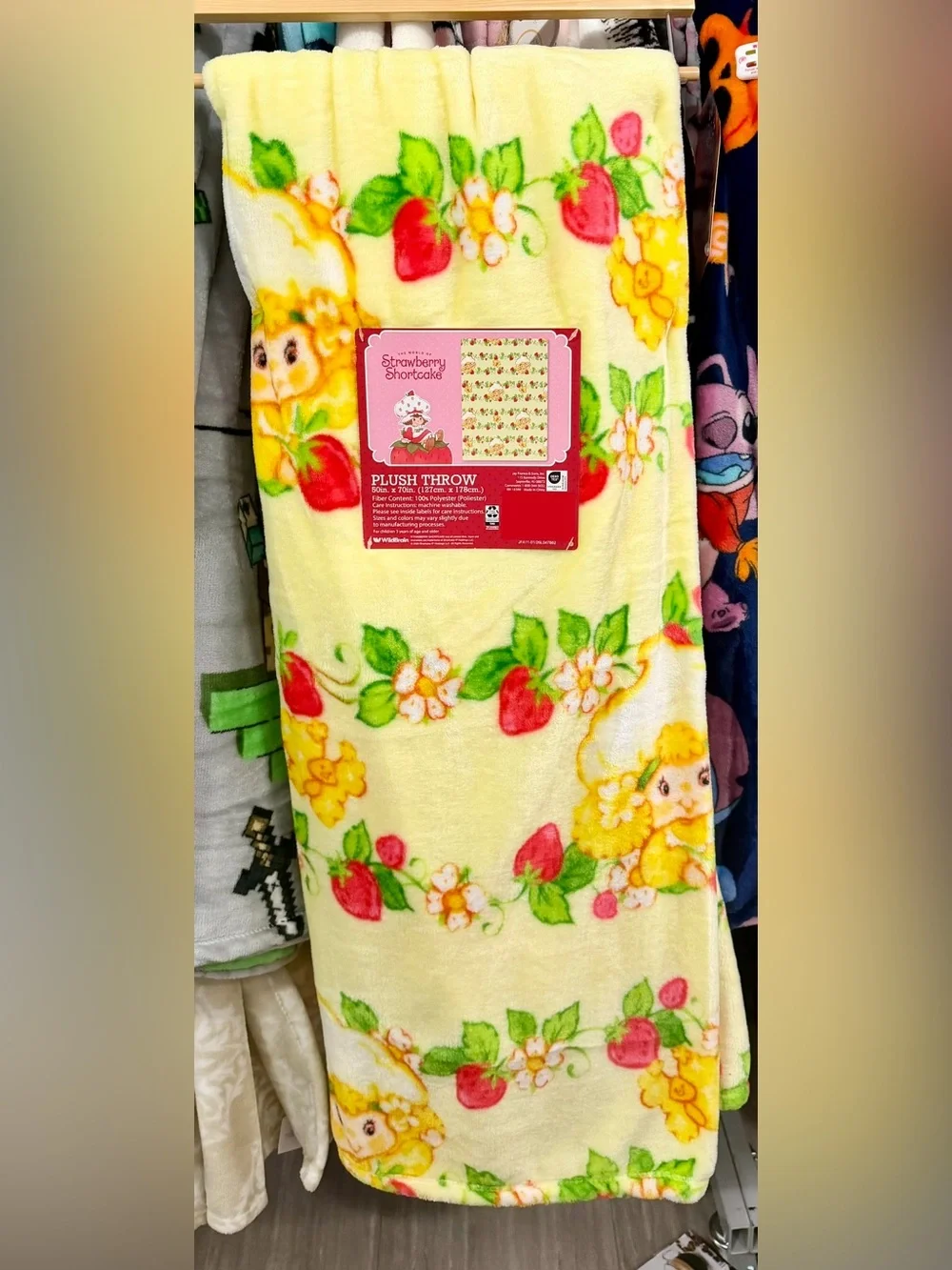 Strawberry shortcake plush blanket throw